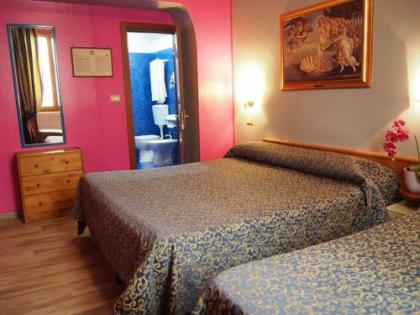 Hotel Santa Croce - image 1