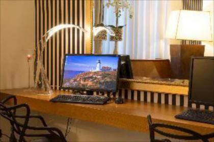 De La Pace- Sure Hotel Collection by Best Western - image 2