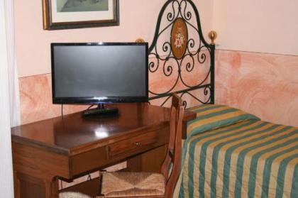 Hotel Monica - image 11