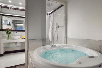 Ponte Vecchio Suites & Spa - image 10