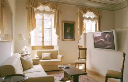 Tornabuoni La Petite Suite - image 1