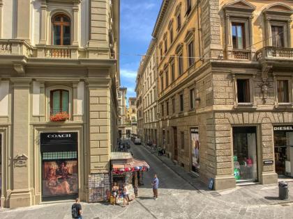 Picturesque Apartment in Florence Town Centre - image 13