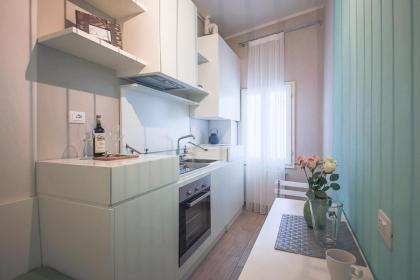 Apartments Florence - Pinzochere White - image 7