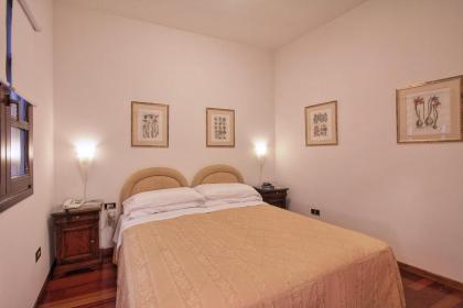 Florence old town apartment - image 13