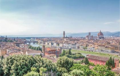 Two-Bedroom Apartment in Firenze - image 1