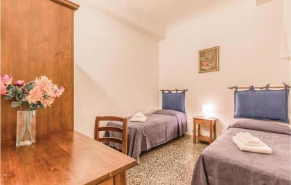 Two-Bedroom Apartment in Firenze - image 12