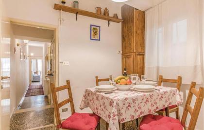 Two-Bedroom Apartment in Firenze - image 3