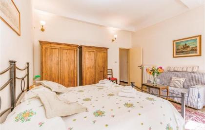 Two-Bedroom Apartment in Firenze - image 4