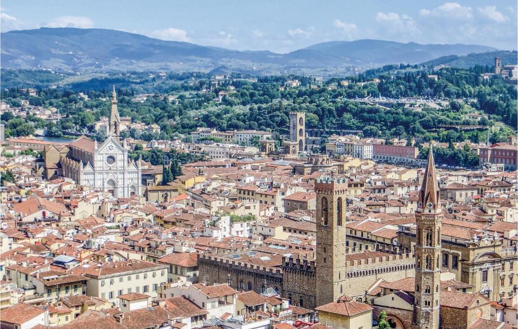 Two-Bedroom Apartment in Firenze - image 6