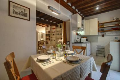 Il Tulipano Apartment With Patio - image 1