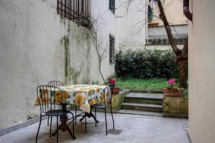 Il Tulipano Apartment With Patio - image 11