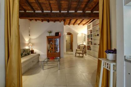 Il Tulipano Apartment With Patio - image 14