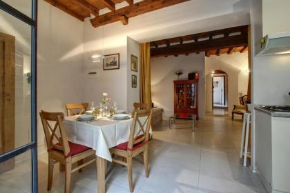 Il Tulipano Apartment With Patio - image 4