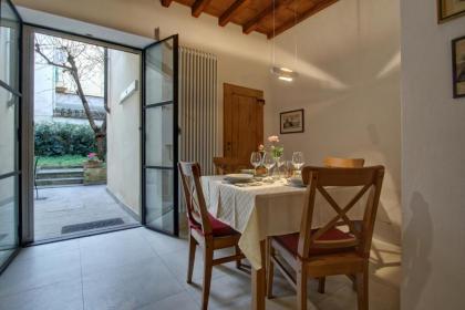 Il Tulipano Apartment With Patio - image 7