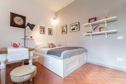 Central Pitti Studio Flat - image 3