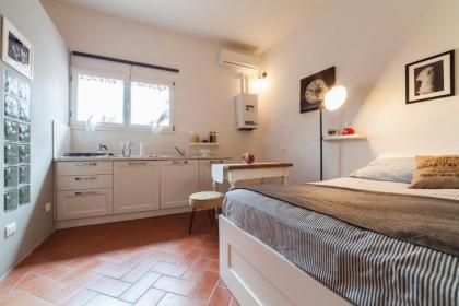 Central Pitti Studio Flat - image 8