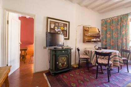 Typical Florentine Apartment - image 14