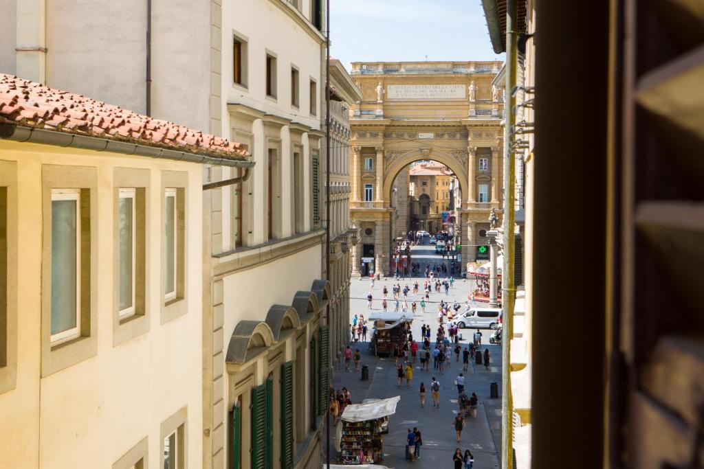 Typical Florentine Apartment - image 2