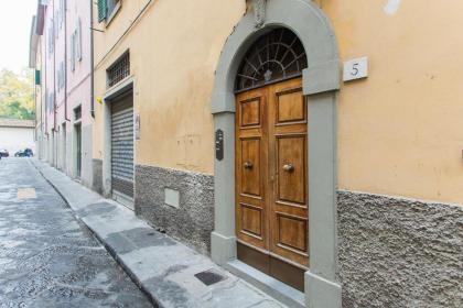 Santa Croce apartment - image 12