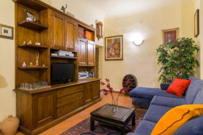 Florence Ariento Romantic Apartment - image 8