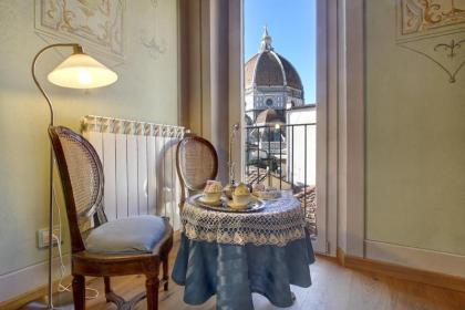 Romantic apartment in the heart of Florence - image 1