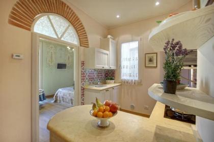 Romantic apartment in the heart of Florence - image 10