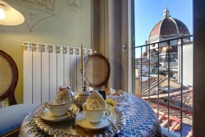 Romantic apartment in the heart of Florence - image 8