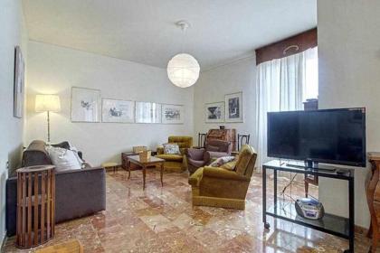 Frati Bigi With Two Bedrooms And Parking - image 9