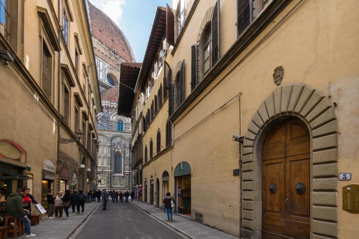 Apartments close to Duomo - image 3