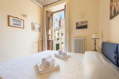 CHARMING 2BED APARTMENT overlooking DUOMO - hosted by Sweetstay - image 1