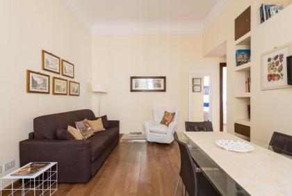 CHARMING 2BED APARTMENT overlooking DUOMO - hosted by Sweetstay - image 14