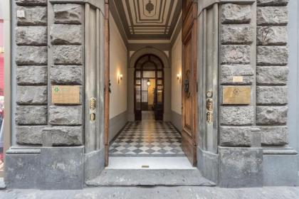 CHARMING 2BED APARTMENT overlooking DUOMO - hosted by Sweetstay - image 3