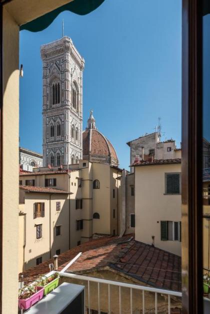 CHARMING 2BED APARTMENT overlooking DUOMO - hosted by Sweetstay - image 5