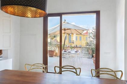 LUXURY suite with amazing Terrace in Florence-hosted by Sweetstay - image 11