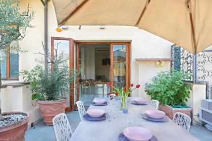 LUXURY suite with amazing Terrace in Florence-hosted by Sweetstay - image 18