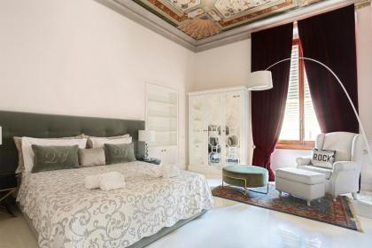 LUXURY suite with amazing Terrace in Florence-hosted by Sweetstay - image 4