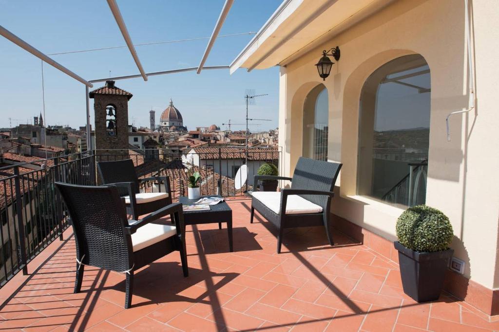 Apartments Florence Santa Croce Terrace Deluxe - image 3