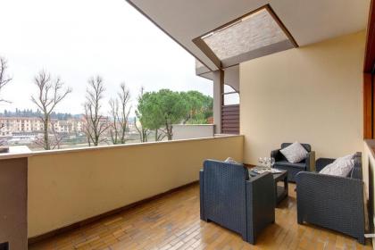 Mamo Florence - Lungarno Apartment - image 11