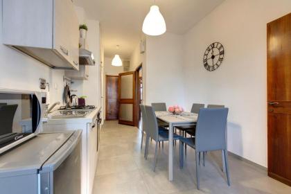 Mamo Florence - Lungarno Apartment - image 13