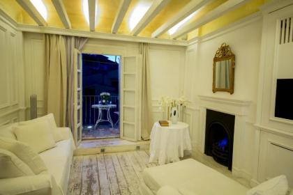 White Home - image 11