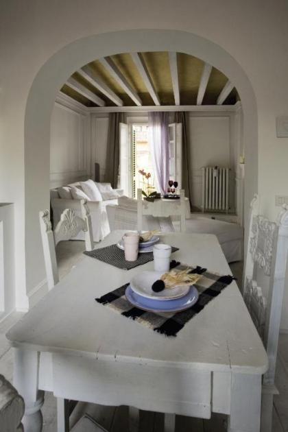 White Home - image 15