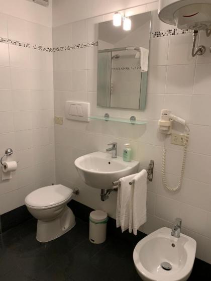 1 bedroom flat for 4 persons - image 15