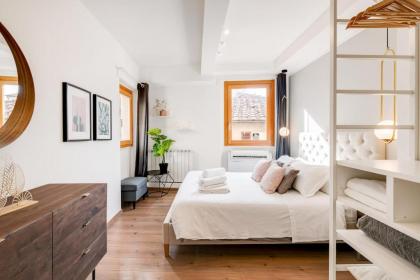 Santa Croce Flat - Modern Apartment - image 10