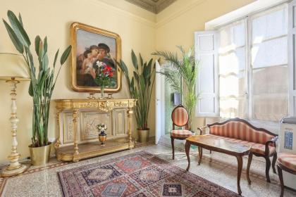 LULLABY suite near Palazzo Vecchio and Piazza Signoria -hosted by Sweetstay - image 6