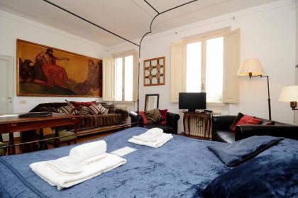 charming Studio apartment in front of the Arno river - image 15