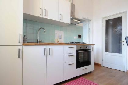 charming Studio apartment in front of the Arno river - image 2