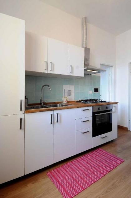 charming Studio apartment in front of the Arno river - image 7