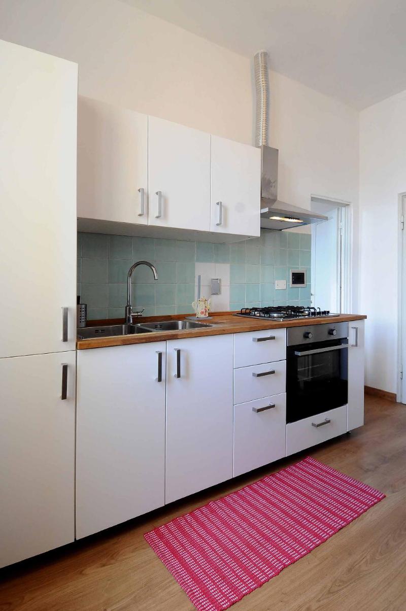 charming Studio apartment in front of the Arno river - image 2