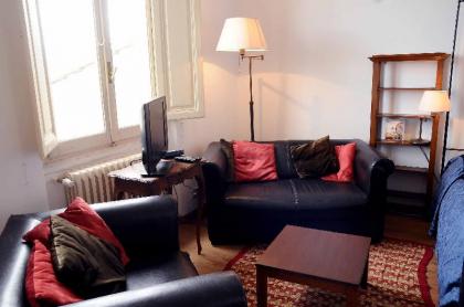 charming Studio apartment in front of the Arno river - image 20