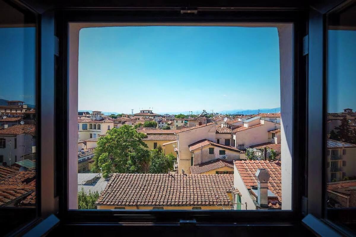 Attic Central with a superb city view - image 5